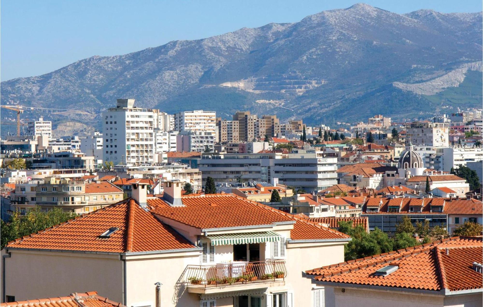 Lovely Apartment In Split With Wifi Extérieur photo