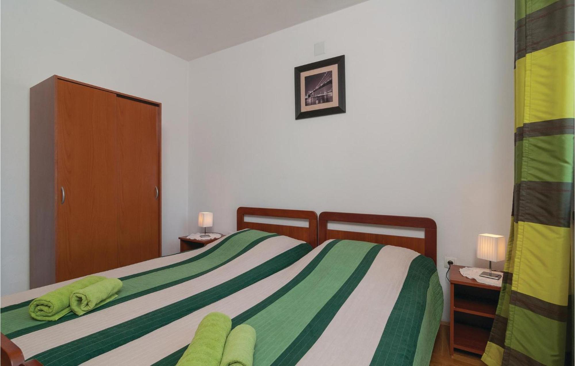 Lovely Apartment In Split With Wifi Extérieur photo