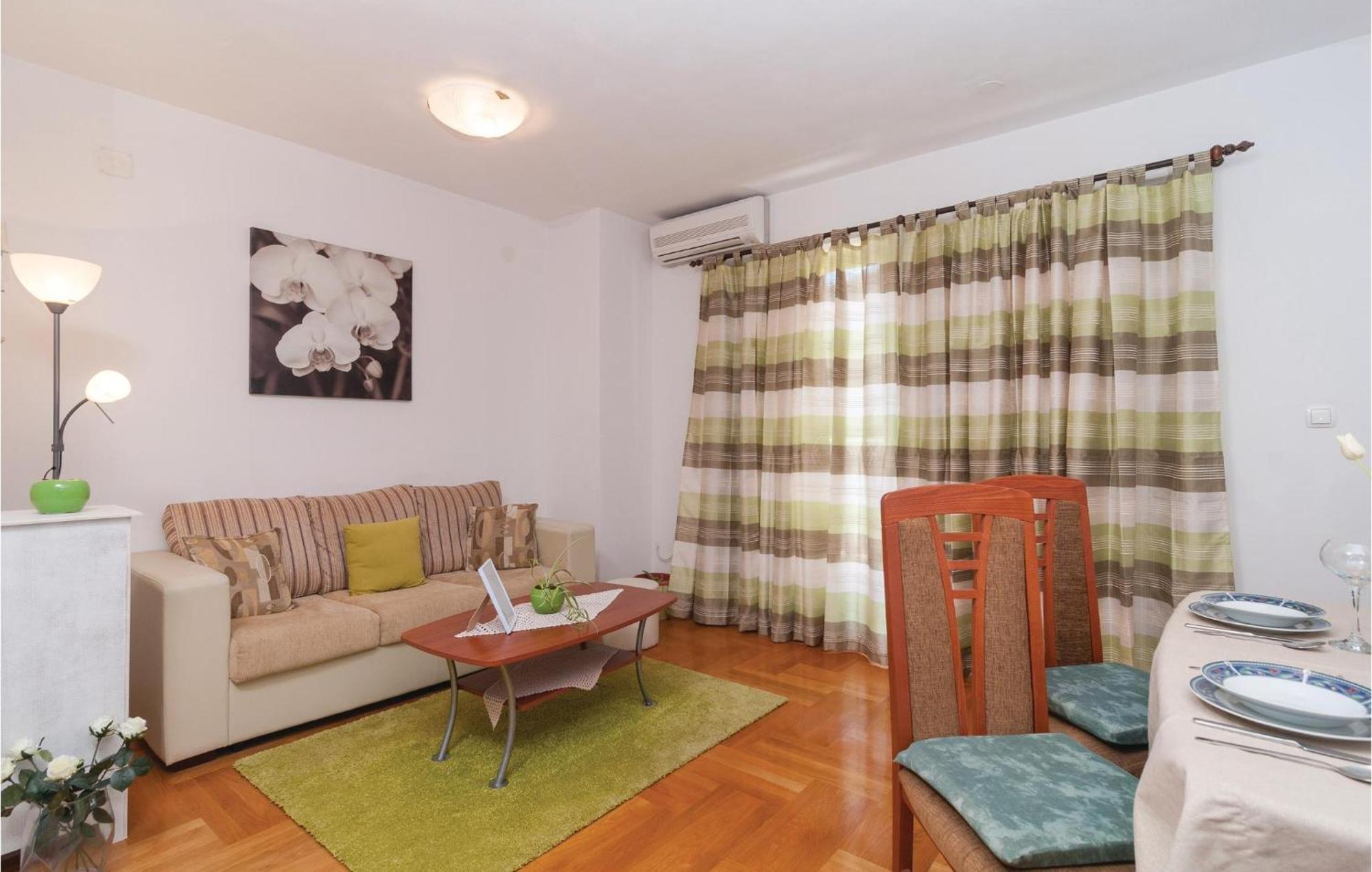 Lovely Apartment In Split With Wifi Extérieur photo