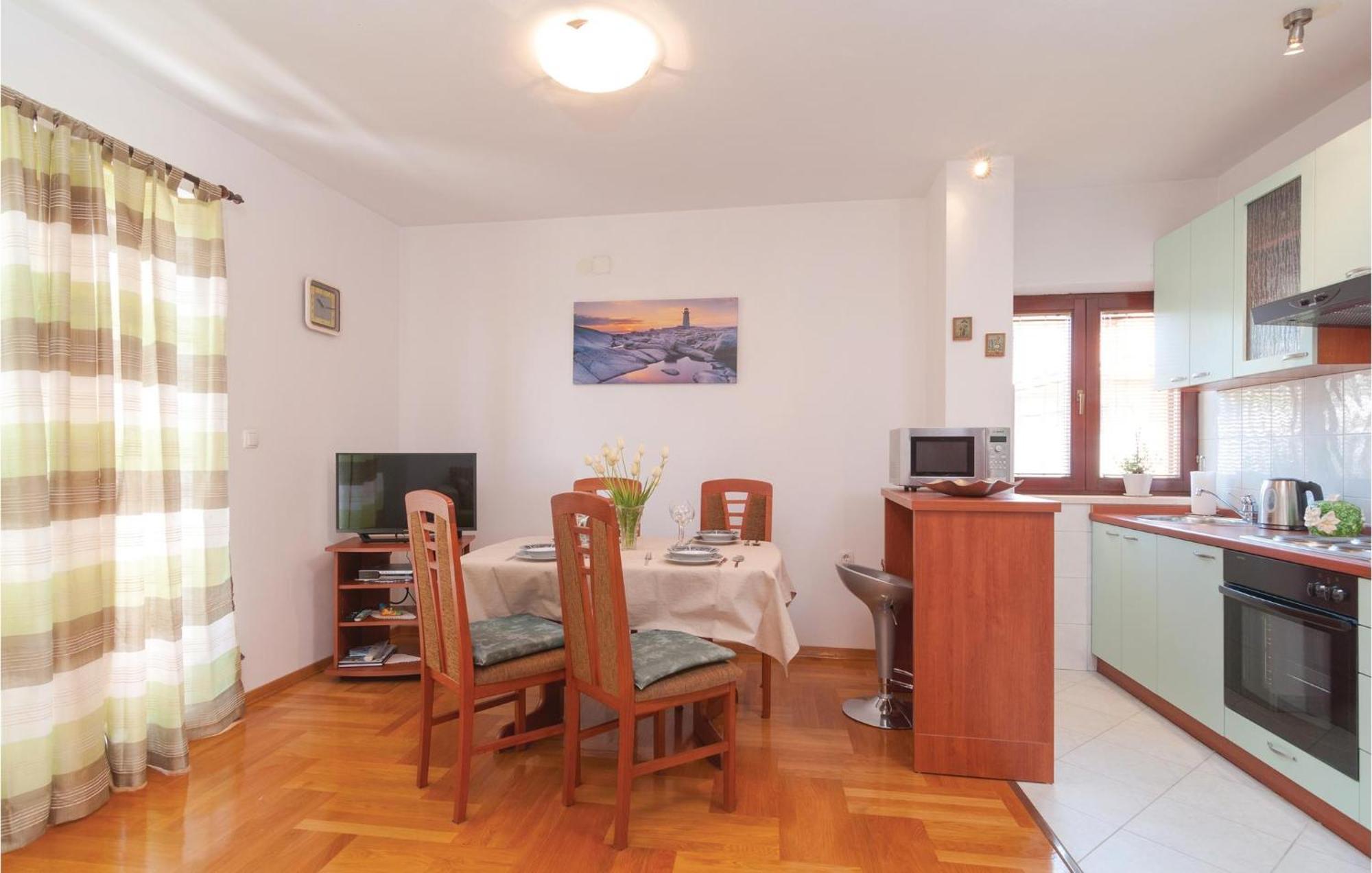 Lovely Apartment In Split With Wifi Extérieur photo