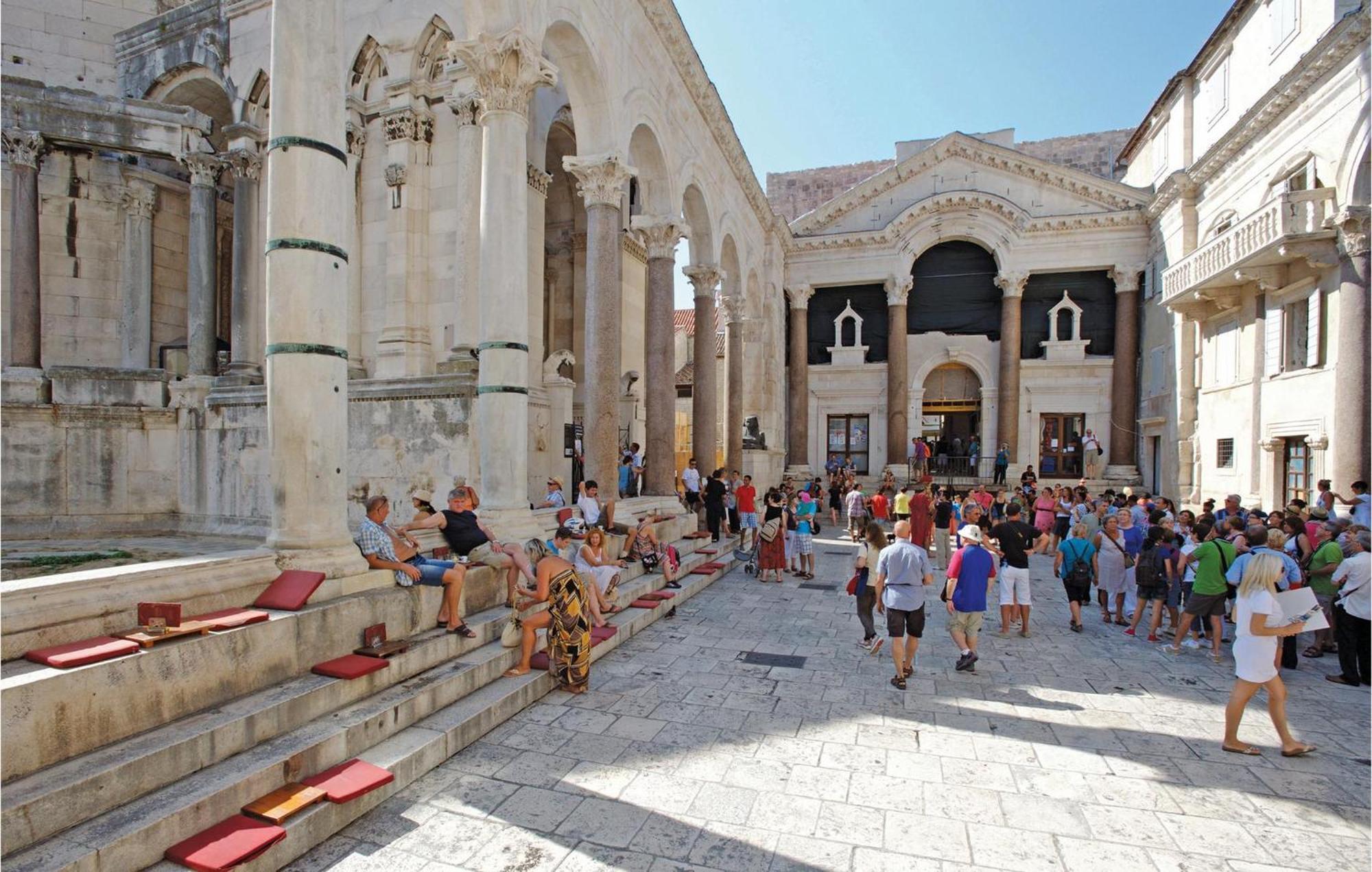 Lovely Apartment In Split With Wifi Extérieur photo