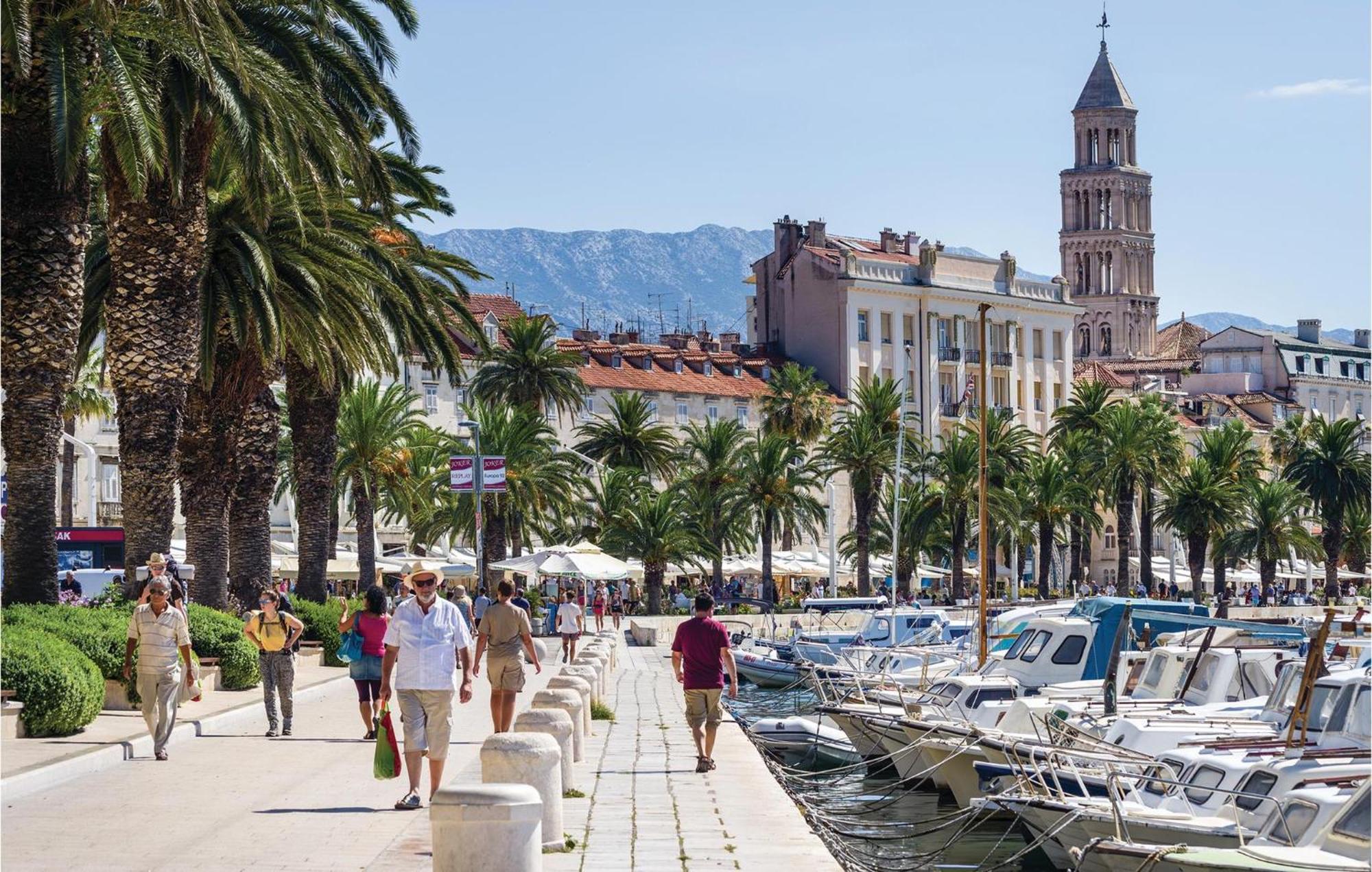 Lovely Apartment In Split With Wifi Extérieur photo